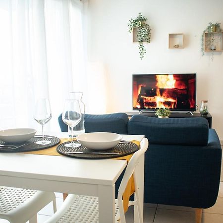 Studio Charmant Cergy Le Haut Au Pied De La Gare ! Parking Prive ! Apartamento Exterior foto