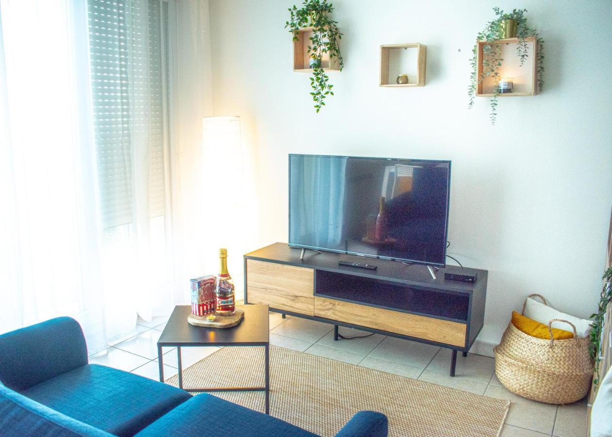 Studio Charmant Cergy Le Haut Au Pied De La Gare ! Parking Prive ! Apartamento Exterior foto