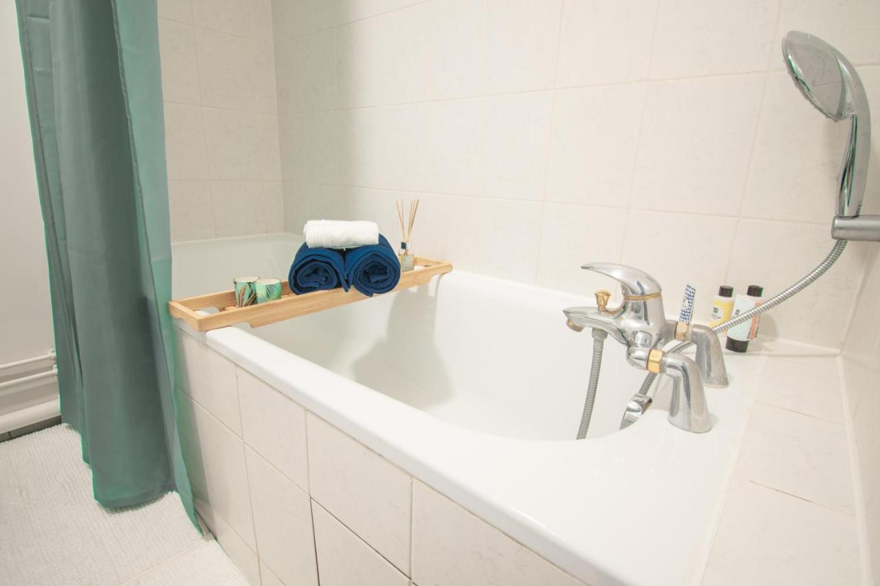 Studio Charmant Cergy Le Haut Au Pied De La Gare ! Parking Prive ! Apartamento Exterior foto