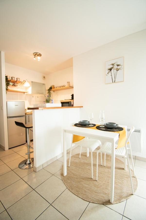 Studio Charmant Cergy Le Haut Au Pied De La Gare ! Parking Prive ! Apartamento Exterior foto