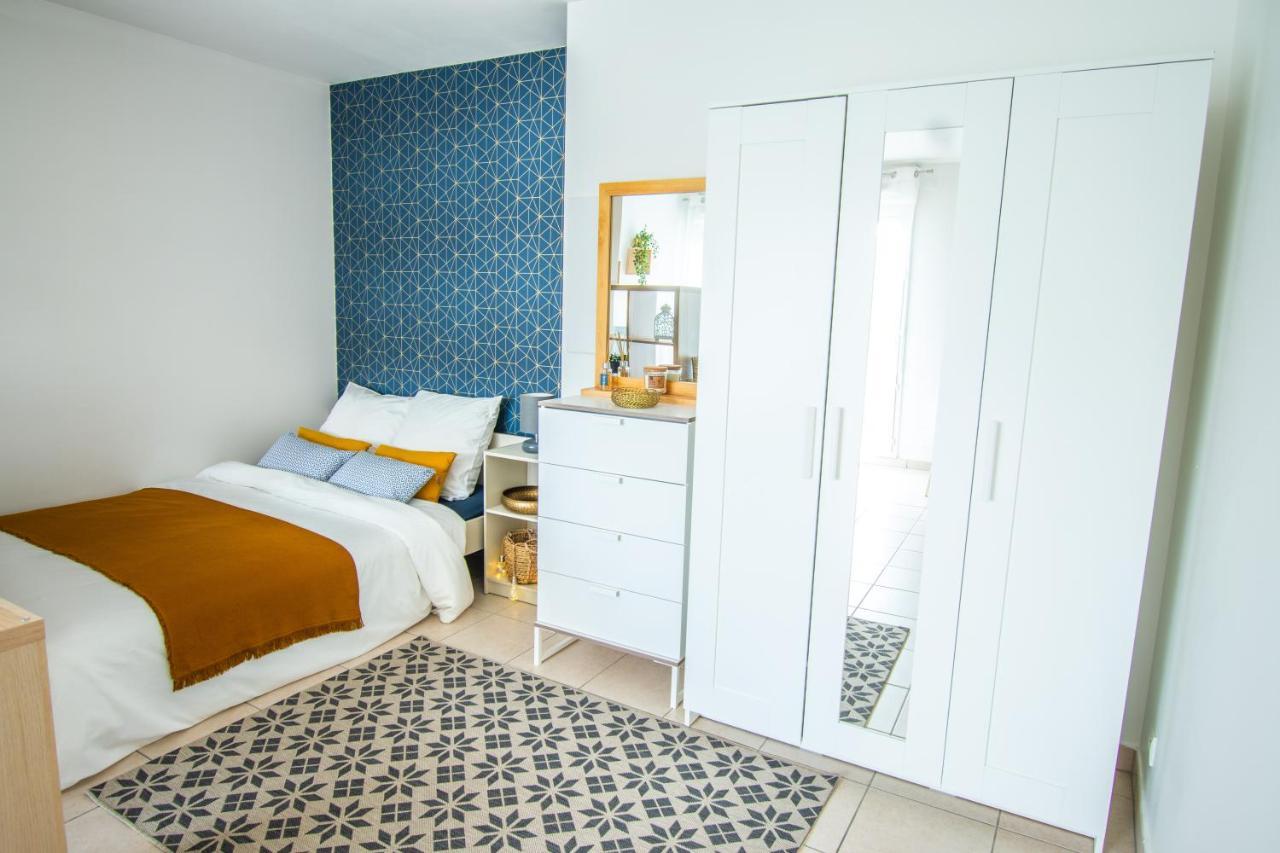 Studio Charmant Cergy Le Haut Au Pied De La Gare ! Parking Prive ! Apartamento Exterior foto