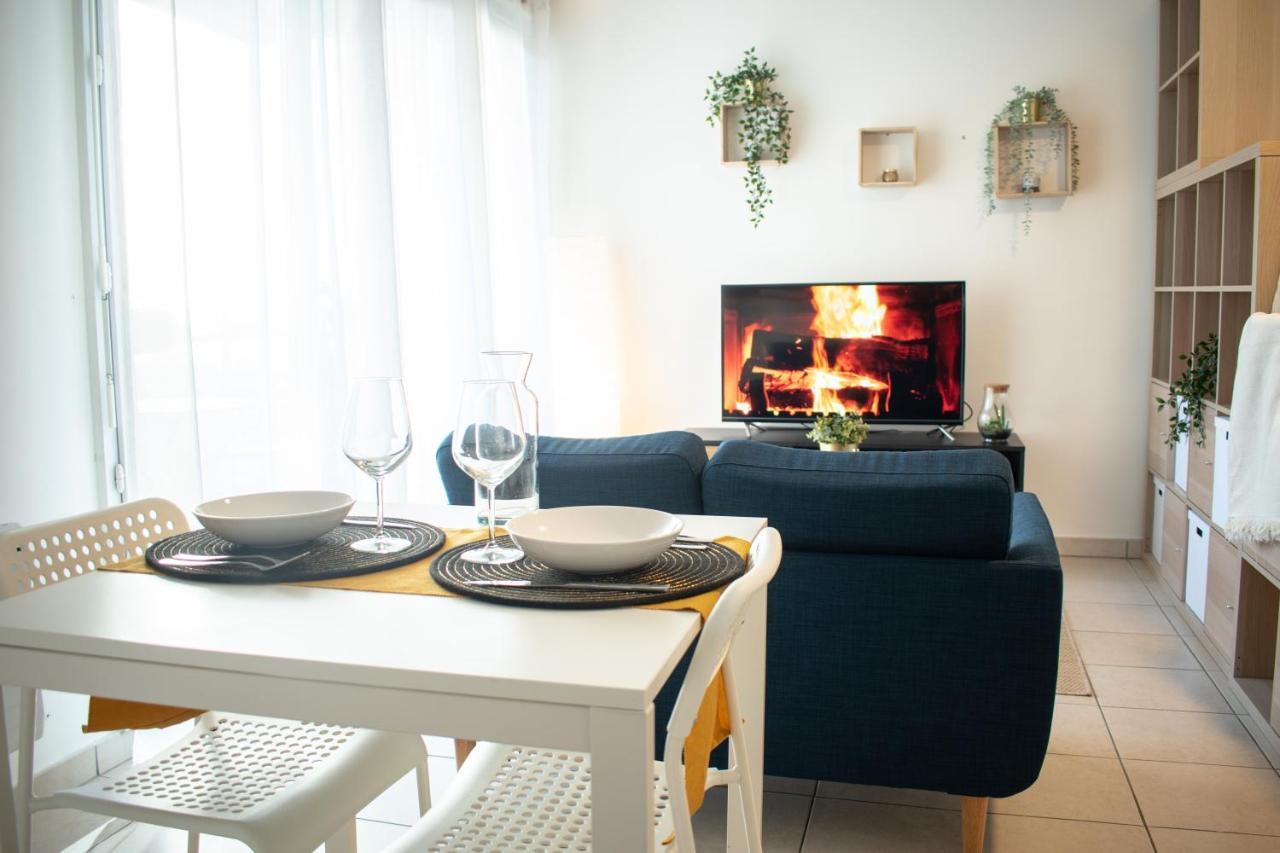 Studio Charmant Cergy Le Haut Au Pied De La Gare ! Parking Prive ! Apartamento Exterior foto